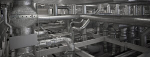 Eine Industrielüftung mit vielen Lüftungsrohren der Firma Haesler AG.