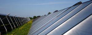 Thermische Solaranlage auf einem Dach der Firma Haesler AG.